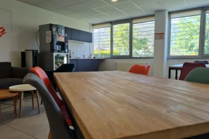 Open Space - 13400 - 24 postes - 260€