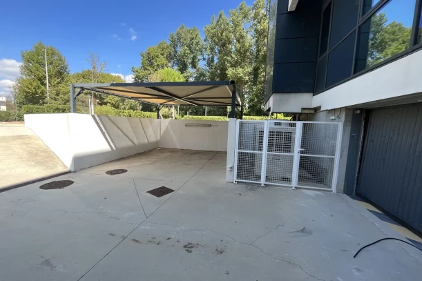 Bureau privé - 13290 - 5 postes - 2025€