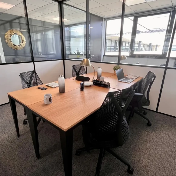 Bureau privé 12 m² 3 postes Location bureau Rue des Satellites Le Haillan 33185 - photo 2