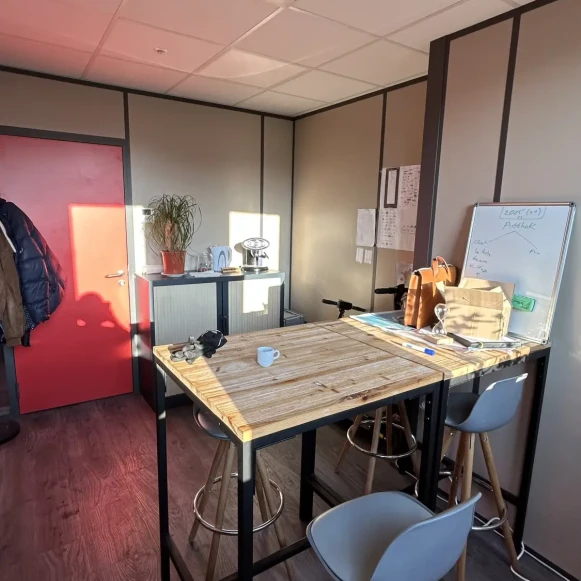 Bureau privé 12 m² 3 postes Coworking Rue Marcel Mérieux Lyon 69007 - photo 3
