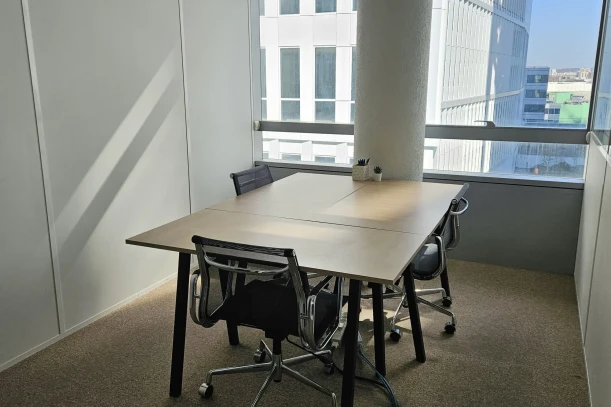 Bureau privé - 93200 - 3 postes - 1335€