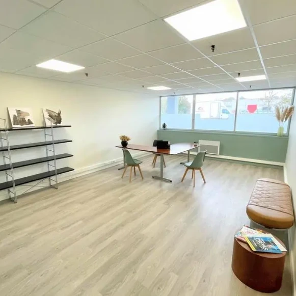 Bureau privé 35 m² 4 postes Coworking Rue Victor Baltard à Tourcoing Tourcoing 59200 - photo 1