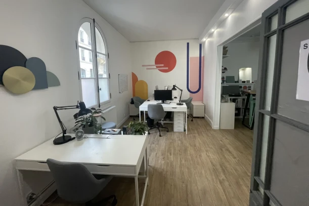 Open Space - 75009 - 1 poste - 240€