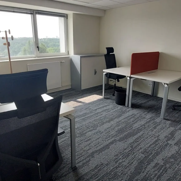 Bureau privé 19 m² 4 postes Coworking Rue du Porteau Poitiers 86000 - photo 1