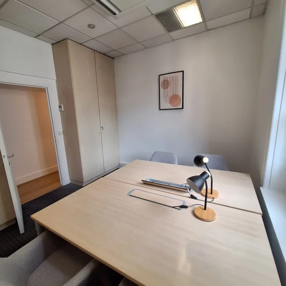 Bureau privé 14 m² 3 postes Location bureau Avenue de Messine Paris 75008 - photo 10