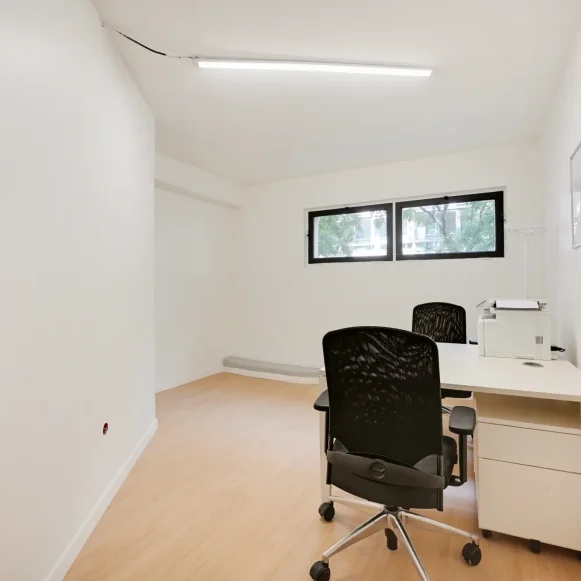 Bureau privé 17 m² 4 postes Coworking Avenue du Général Michel Bizot Paris 75012 - photo 1