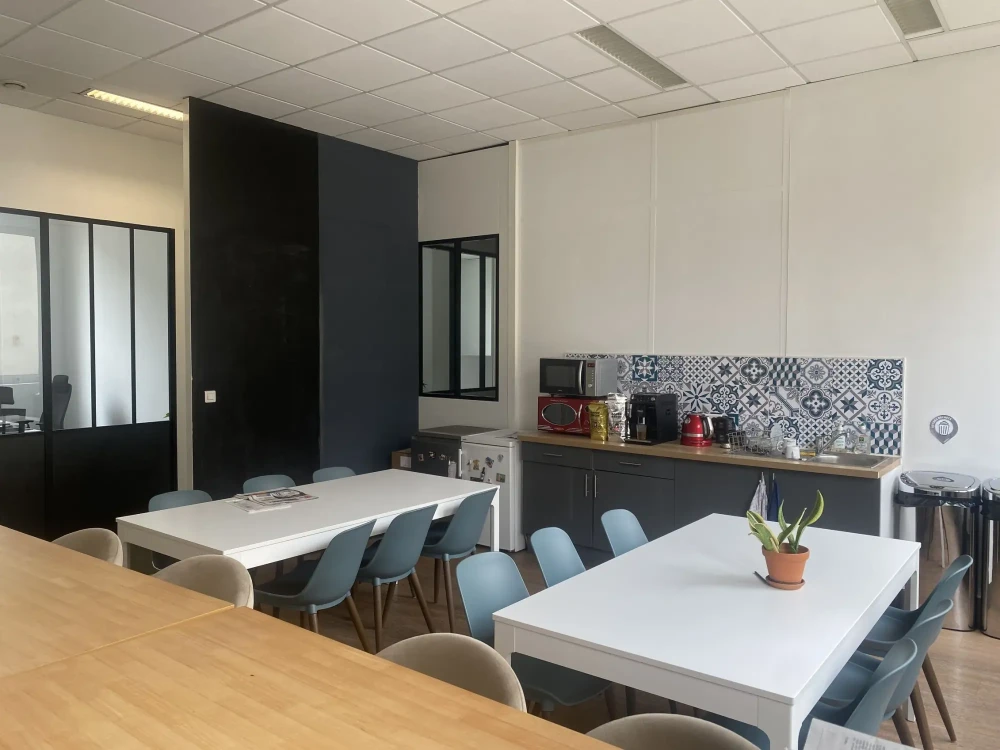 Espace indépendant - 33000 - 25 postes - 5700€