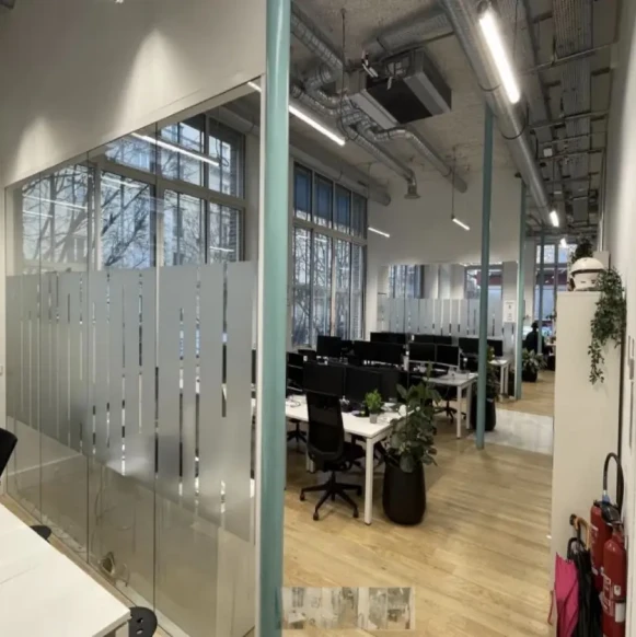 Bureau privé 130 m² 28 postes Coworking Avenue Parmentier Paris 75011 - photo 1