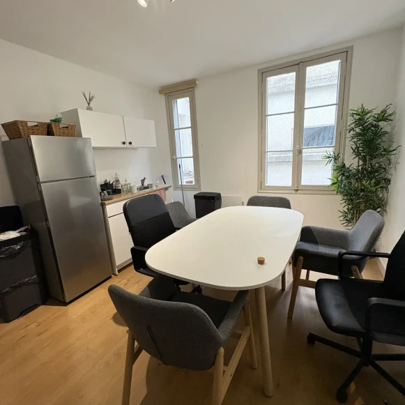 Espace indépendant 72 m² 15 postes Location bureau Boulevard de Sébastopol Paris 75001 - photo 3