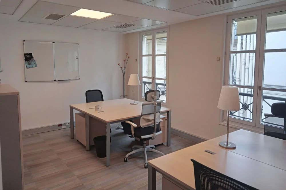 Bureau privé - 75001 - 4 postes - 3550€