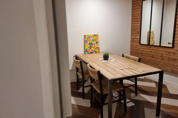 Bureau privé - 75002 - 3 postes - 1320€