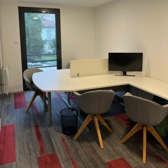 Bureau privé 20 m² 6 postes Coworking Rue Franklin Prolongée Courbevoie 92400 - photo 2