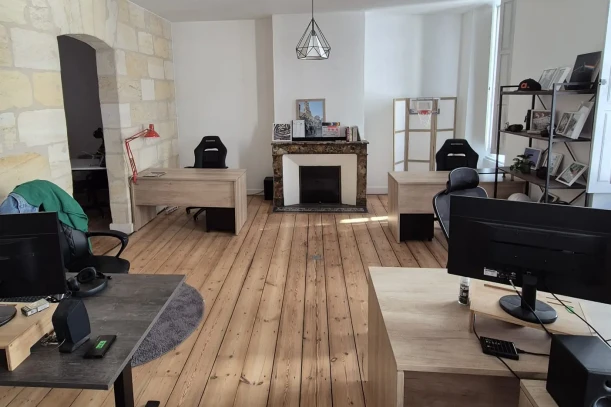 Open Space - 33000 - 3 postes - 250€