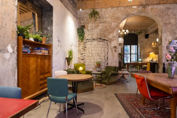 Open Space - 69001 - 50 postes - 215€