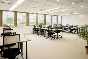 Open Space - 75008 - 4 postes - 350€