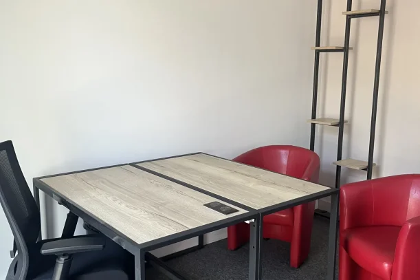 Bureau privé - 69570 - 2 postes - 560€