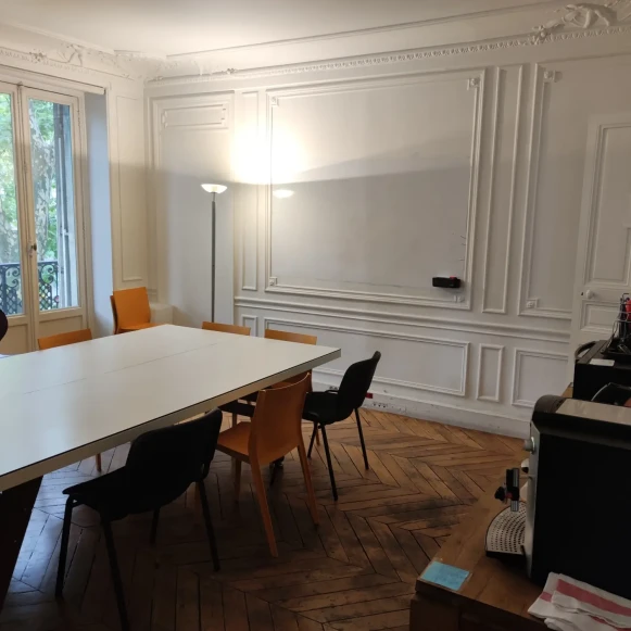 Bureau privé 20 m² 6 postes Coworking Boulevard de Magenta Paris 75010 - photo 3