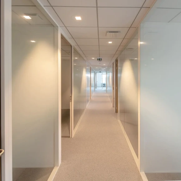 Bureau privé 4 m² 1 poste Location bureau Allée Charles Pathé Bourges 18000 - photo 4