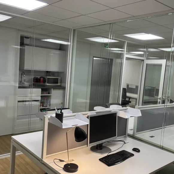 Bureau privé  2 postes Location bureau Rue Louise Michel Levallois-Perret 92300 - photo 2