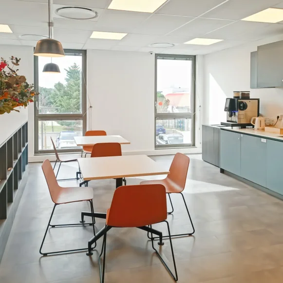 Bureau privé 7 m² 2 postes Coworking Rue Frédéric Joliot Aix-en-Provence 13100 - photo 1