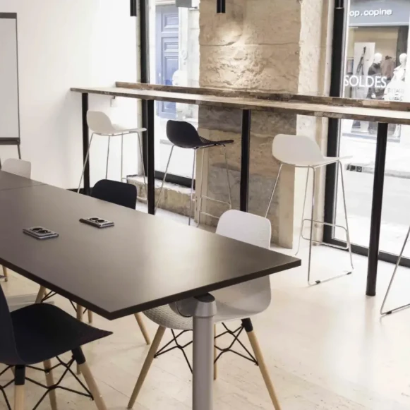 Bureau privé 15 m² 3 postes Coworking Rue du Chapeau Rouge Dijon 21000 - photo 4