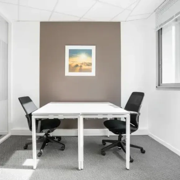 Bureau privé 20 m² 4 postes Location bureau Avenue Neil Armstrong Mérignac 33700 - photo 1