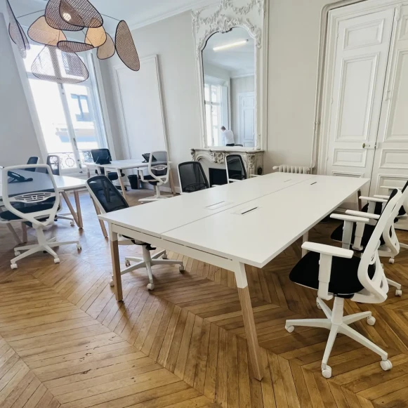 Bureau privé 38 m² 13 postes Location bureau Rue de l'Arcade Paris 75008 - photo 3