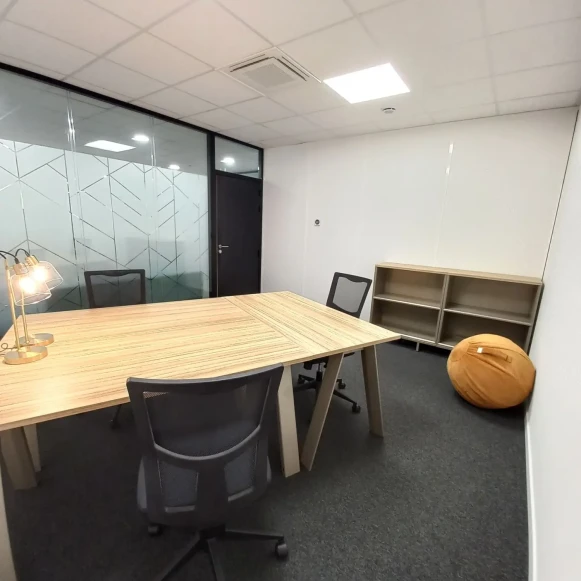 Bureau privé 16 m² 3 postes Coworking Rue de la Martinellerie Trélazé 49800 - photo 4