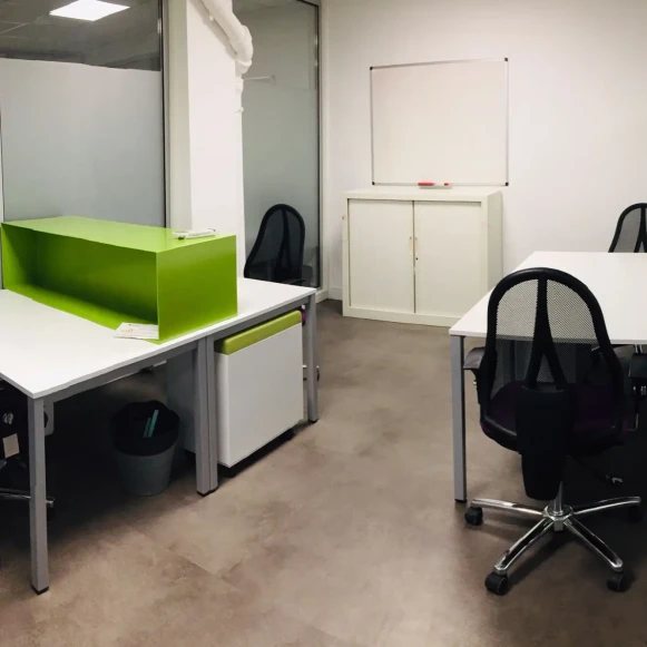 Bureau privé 16 m² 4 postes Coworking Rue des Longs Prés Boulogne-Billancourt 92100 - photo 1