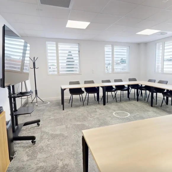 Bureau privé 18 m² 3 postes Location bureau Rue Isabelle Eberhardt Montpellier 34000 - photo 2