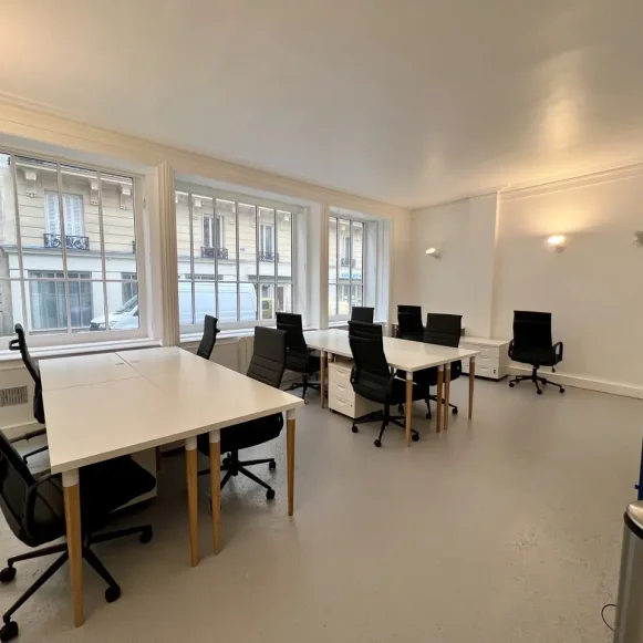Bureau privé 116 m² 21 postes Location bureau Rue de Rocroy Paris 75010 - photo 1