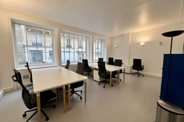 Bureau privé - 75010 - 21 postes - 8100€