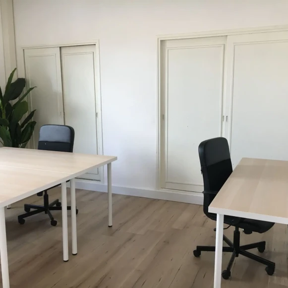 Bureau privé 15 m² 4 postes Location bureau Avenue de Saint-Maur Montpellier 34000 - photo 1