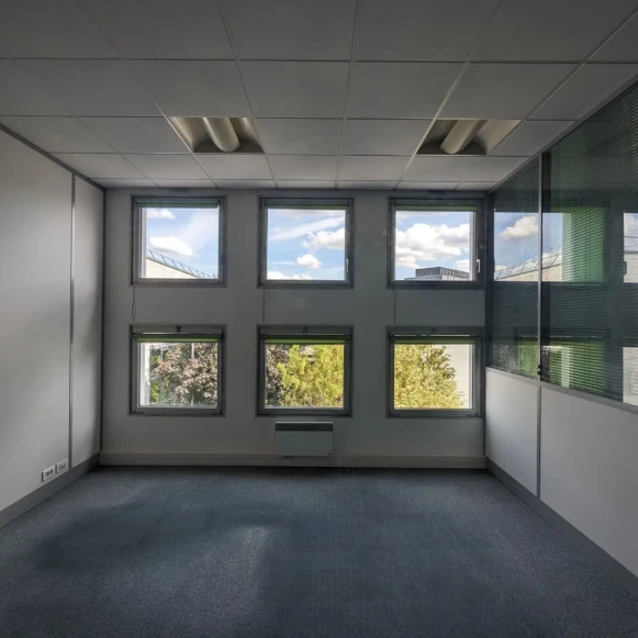 Bureau privé 25 m² 5 postes Location bureau Rue André Citroën Clichy 92110 - photo 8