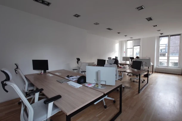 Open Space - 75004 - 10 postes - 400€