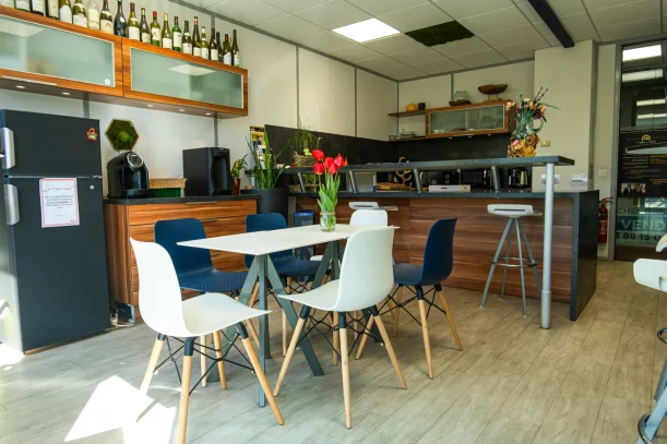 Bureau privé - 67960 - 6 postes - 1067€
