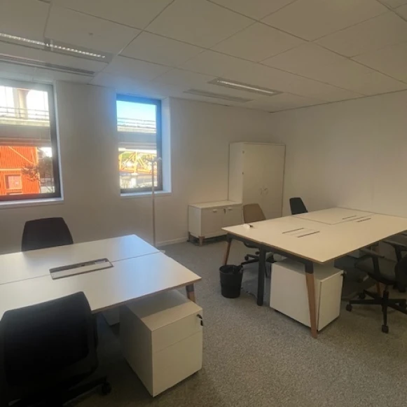 Bureau privé 26 m² 6 postes Location bureau Quai du Lazaret Marseille 13002 - photo 3