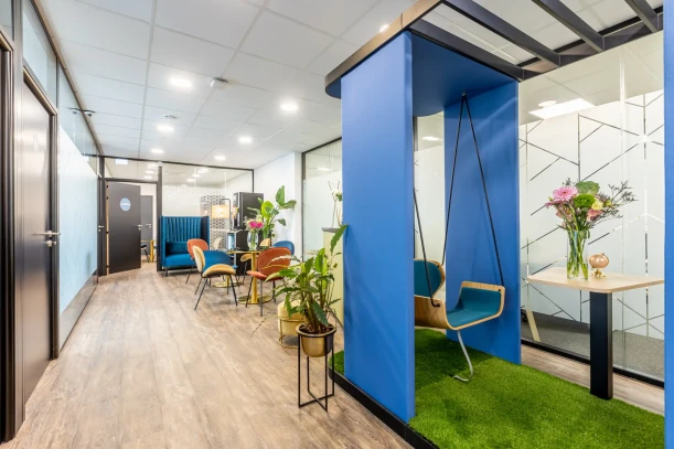 Bureau privé - 49800 - 2 postes - 842€