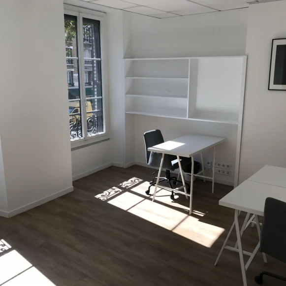 Bureau privé 16 m² 4 postes Coworking Boulevard Victor Hugo Clichy 92110 - photo 1