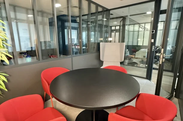 Bureau privé - 94210 - 2 postes - 700€