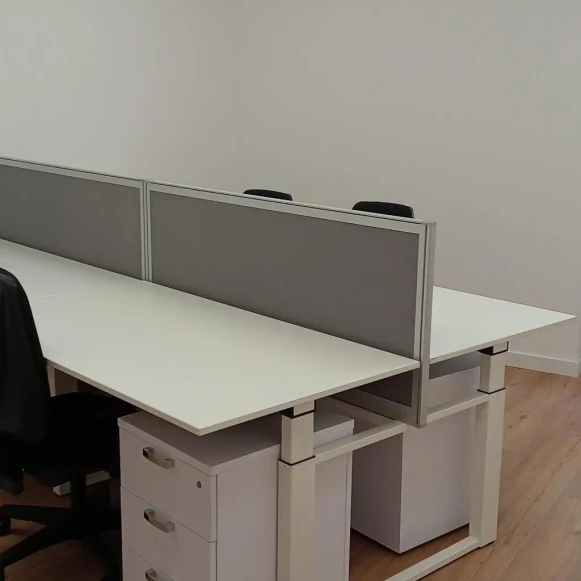 Bureau privé 19 m² 4 postes Coworking Boulevard Jean Jaurès Béziers 34500 - photo 1