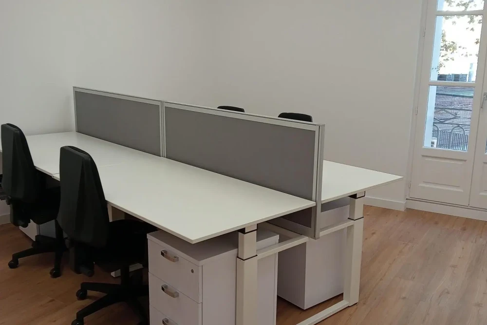 Bureau privé - 34500 - 4 postes - 1045€