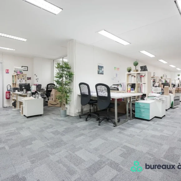 Bureau privé 12 m² 2 postes Coworking Rue Jean-Baptiste Pigalle Paris 75009 - photo 4