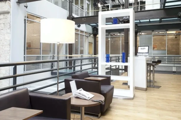 Bureau privé - 13002 - 4 postes - 1898€