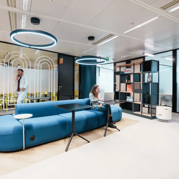 Bureau privé 14 m² 3 postes Coworking Esplanade du Général de Gaulle Courbevoie 92931 - photo 5