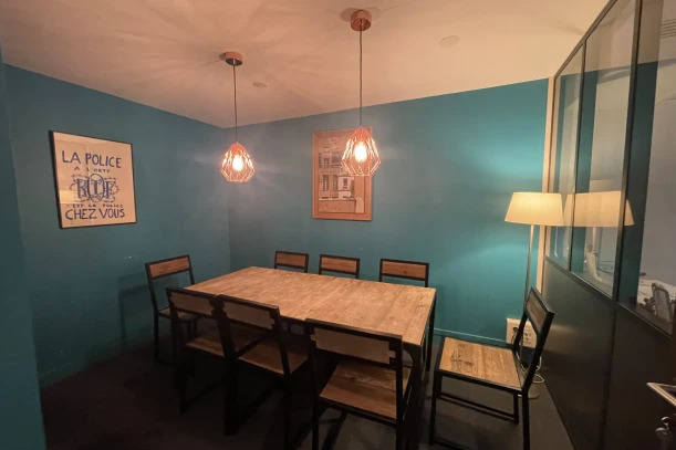 Open Space - 75010 - 10 postes - 450€