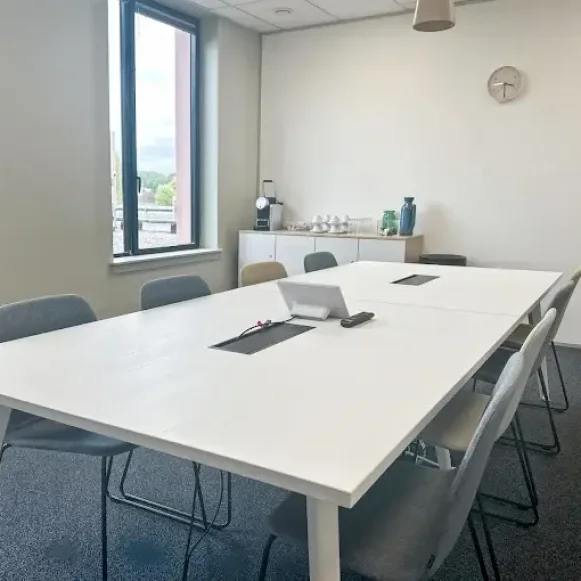 Bureau privé 4 m² 1 poste Location bureau Rue Paul Dubrule Lesquin 59810 - photo 8