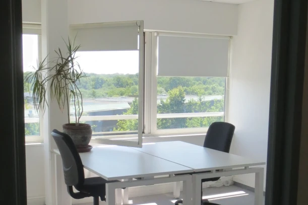 Bureau privé - 44470 - 2 postes - 385€