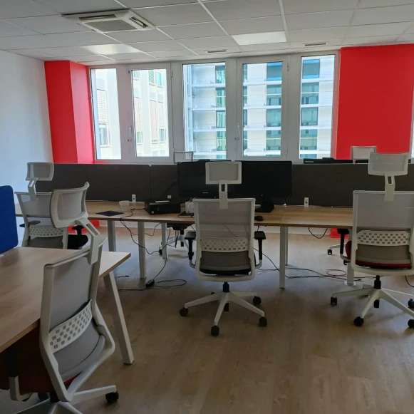 Bureau privé 18 m² 4 postes Coworking Rue Albert Dennery Tours 37000 - photo 4