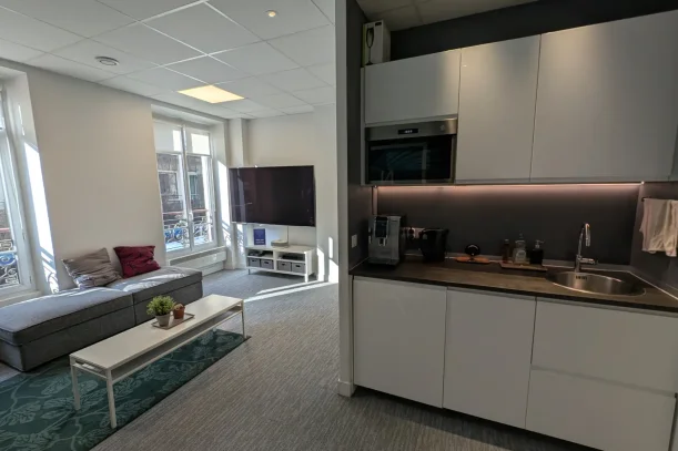 Bureau privé - 75004 - 4 postes - 1650€